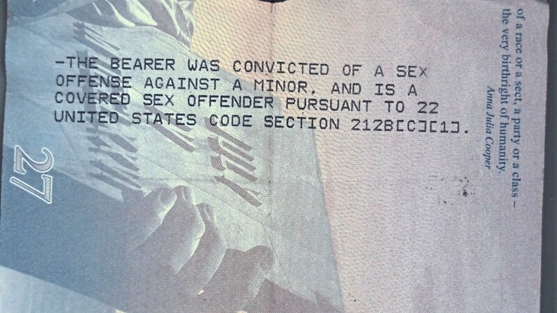 Das Bild zeigt die fehlende Seite aus dem Reisepass mit dem Vermerk der US-Behörden.