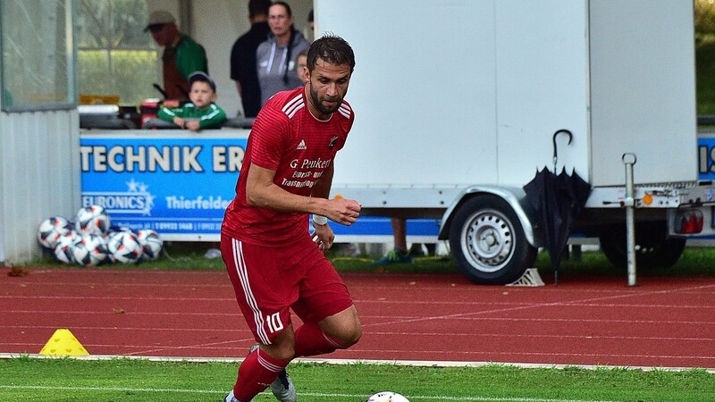 Seebachs Kapitän Christoph Beck vom TSV Seebach sah kurz vor dem Ende beim Pokal-Quali-Match beim FC Tegernheim Rot. Die Sperre gilt aber nicht für Punktspiele.