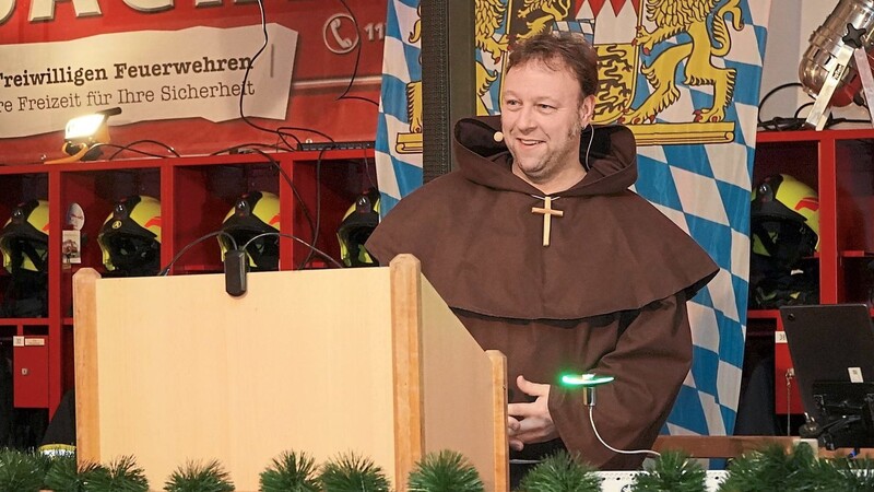 Markus Tschöp als Novize Isarius schenkte verbal kräftig ein.