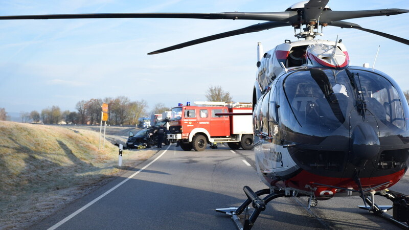 Ein Hubschrauber brachte den Schwerverletzten ins Krankenhaus.
