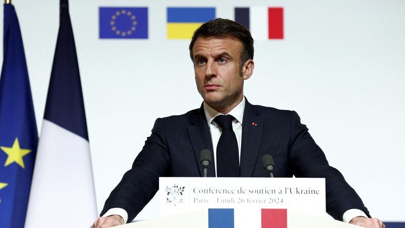 Emmanuel Macron, Präsident von Frankreich, spricht während einer Pressekonferenz im Elysee-Palast. Macron lud zu einer internationalen Unterstützerkonferenz für die Ukraine ein.