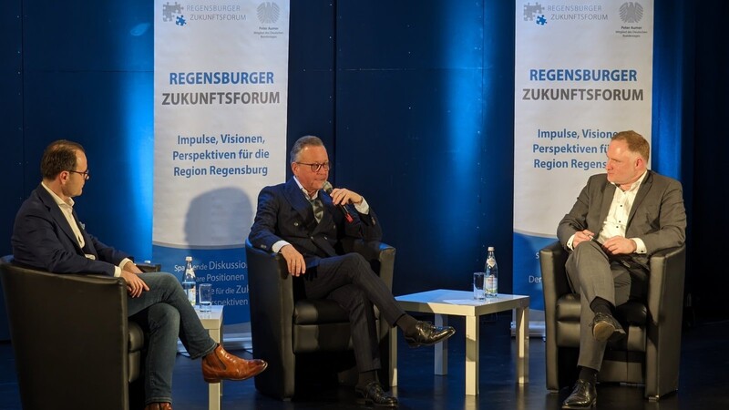 Ex-Baywa-Manager Klaus Josef Lutz (Mitte) sprach über Gründe für und Auswege aus der deutschen Investitionskrise.