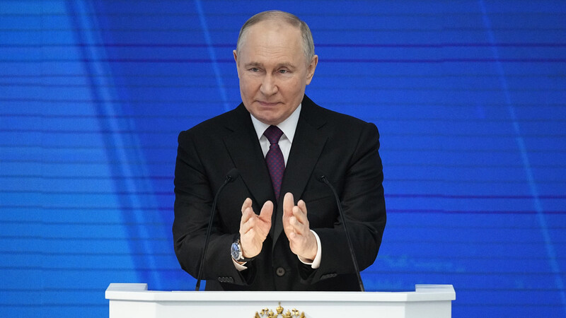 Der russische Präsident Wladimir Putin hält seine Rede zur Lage der Nation in Moskau. Er warnt den Westen vor einem Truppeneinsatz in der Ukraine.