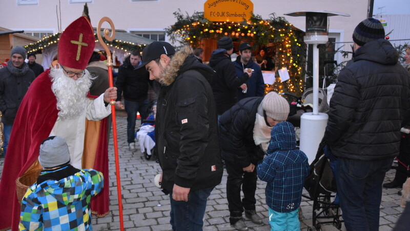 Der Nikolaus und die Simbacher Förderer laden ein, die Adventszeitzeit mit dem Besuch des Simbacher Christkindlmarktes zu beginnen.