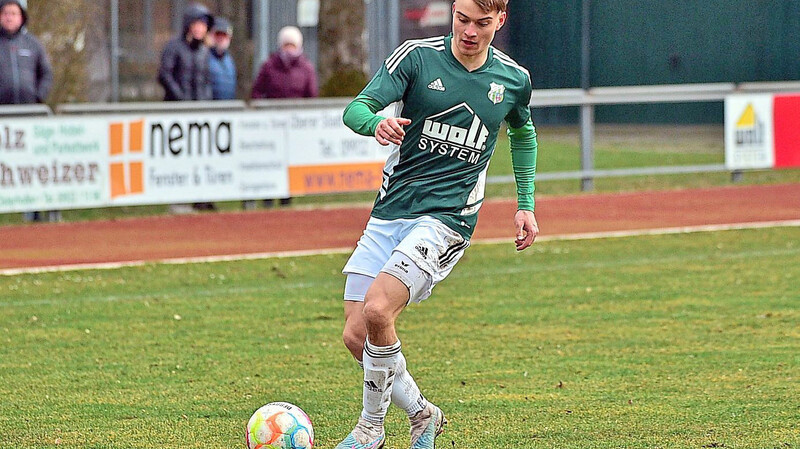 Der 20 Jahre alte Außenstürmer Hannes Hobelsberger wird Osterhofen nach einem Innenbandanriss im Knie wochenlang fehlen.
