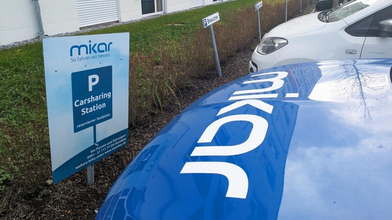 Vor dem neuen Studentenwohnheim in Fischerdorf parkt ein Mikar für die Bewohner. Jetzt kommt das Unternehmen auch nach Cham.