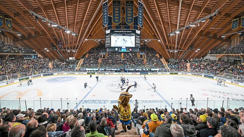 Das Eisstadion in Davos mit seiner markanten Dachkonstruktion ist die Spielstätte des Spengler Cups.