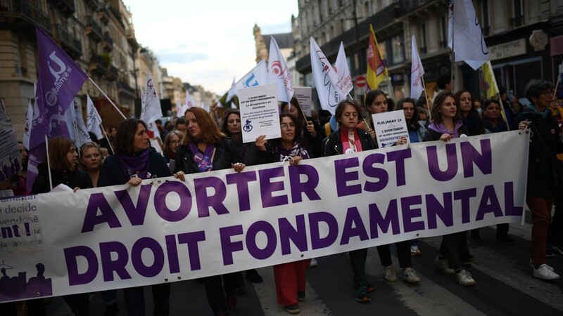 Frauen protestieren am Internationalen Aktionstag für das Recht auf sichere Abtreibung. Am 28. September wird weltweit für das Recht auf sicheren und legalen Zugang zu Schwangerschaftsabbrüchen protestiert.