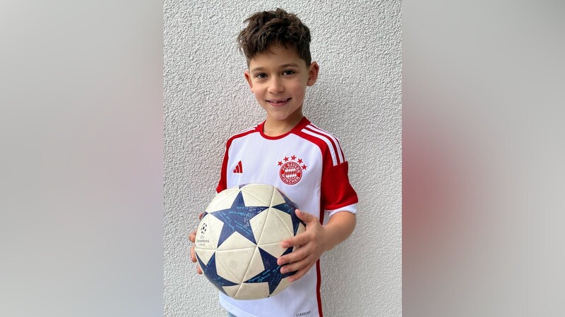 Der siebenjährige Paul Malig wurde als Einlaufkind für das Champions League Spiel FC Bayern München gegen Lazio Rom ausgelost.