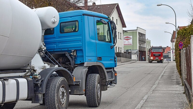 Lastwagen nutzen aktuell den ganzen Tag über die Schützenstraße - nicht zuletzt wegen der Baustelle und sehr zum Ärger der Anwohner.
