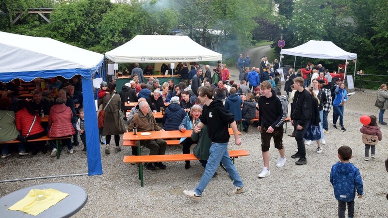Das Bucher Dorffest 2023 war trotz des kühlen Mai-Wetters gut besucht, heuer hofft man auf Sonnenschein im Juni.