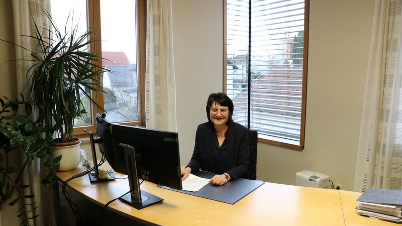 Andrea Weiß ist seit 2014 Bürgermeisterin in der Gemeinde Hohenthann. Dort sitzen neben ihr nur zwei Frauen im Gemeinderat. Für Weiß ist klar: Es braucht mehr Frauen in der Kommunalpolitik, auch weil sie auf manche Themen einen anderen Blick haben als Männer - etwa was die Kinderbetreuung betrifft.