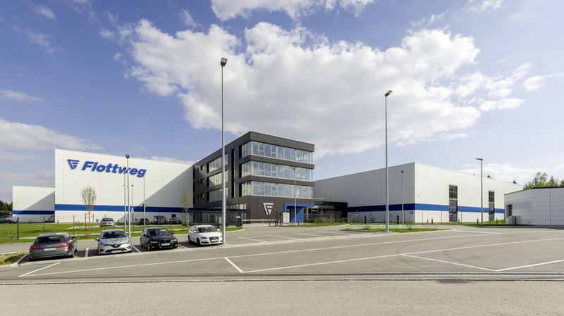 Die Firma Flottweg, im Bild das Werk 2 des Vilsbiburger Unternehmens, meldet einen erfolgreichen Abschluss für das Jahr 2023.