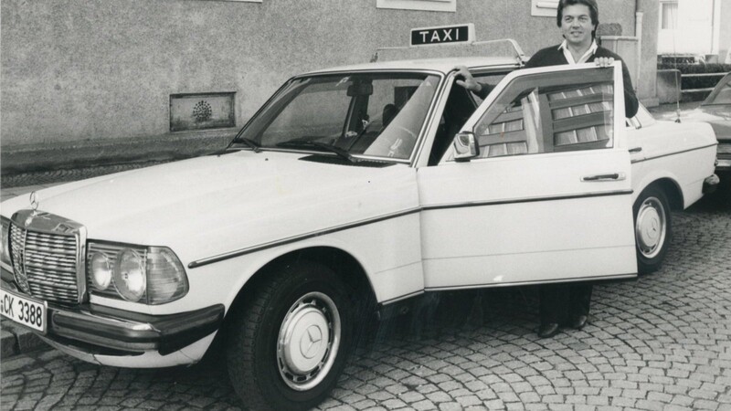 25 Jahre war er Taxifahrer in München: Sepp Auzinger mit seinem Mercedes.