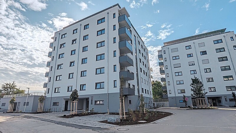 An der Kollmannstraße in Deggendorf realisierte die Stadtbau GmbH in den letzten Jahren zwei neue Gebäude mit rund 70 günstigen Wohnungen. Weitere Projekte sind in Planung, für die Realisierung bedarf es aber nicht nur einer entsprechenden Finanzierung beziehungsweise Förderung, sondern auch verfügbarer Grundstücke.