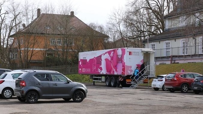 Bis Anfang Mai steht das Mammografie-Mobil auf dem Parkplatz der Viechtacher Stadthalle.