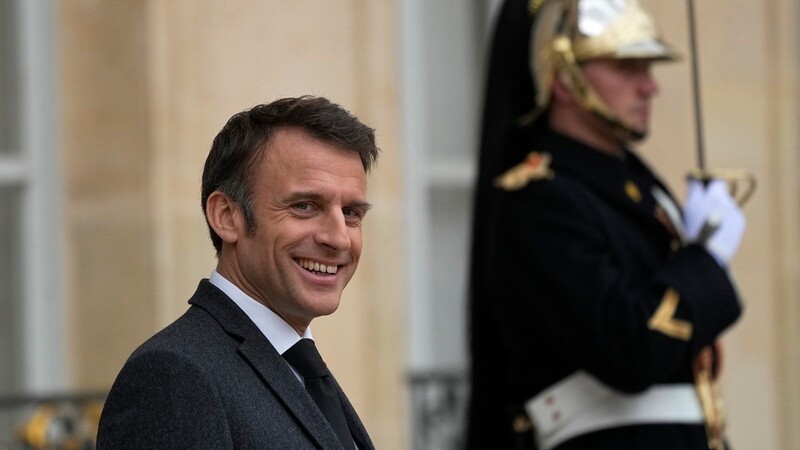 Frankreichs Präsident Emmanuel Macron kündigte seine Pläne in einem Interview mit den Zeitungen "Libération" und "La Croix" an.
