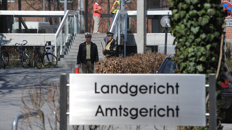 Vor dem Landgericht in Landshut musste sich ein 49-jähriger Mann wegen versuchten Totschlags und gefährlicher Körperverletzung verantworten.