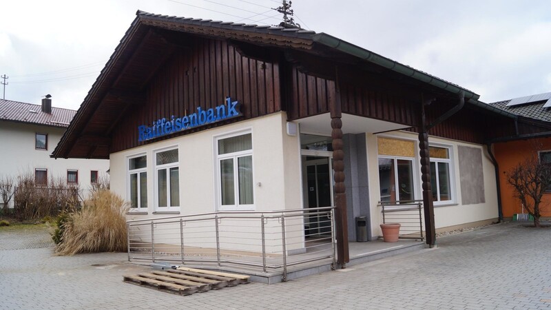 Die Raiffeisenbank-Geschäftsstelle in Lohberg wird im zweiten Quartal 2024 wieder eröffnet.