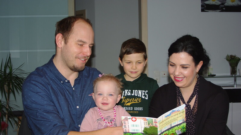 Sabrina und Daniel Zwicknagl mit ihren Kindern Maximilian und Elisabeth.