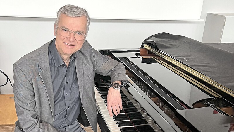 Der leidenschaftliche Musiklehrer Bernhard Falk engagiert sich in vielen musikalischen Projekten.