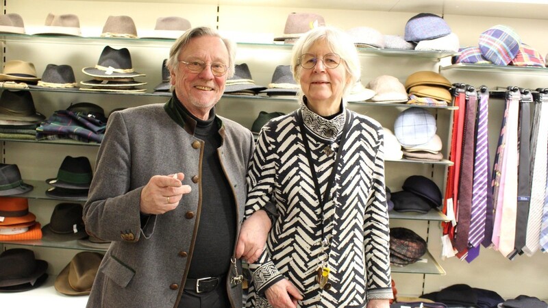 Stets ein freundliches Lächeln auf den Lippen: Annemarie und Günter Salzberger kümmern sich persönlich um die Wünsche ihrer Kunden.