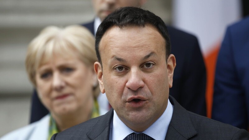 Leo Varadkar, Regierungschef von Irland, spricht zu den Medien in den Regierungsgebäuden. Varadkar hat angekündigt, dass er als irischer Regierungschef (Taoiseach) und als Vorsitzender der Partei Fine Gael zurücktreten wird.
