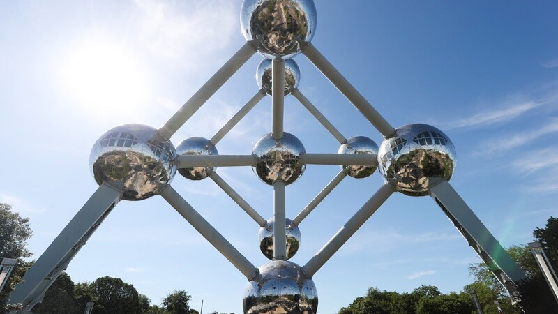 Das Atomium in Brüssel gehört zu den Überbleibseln einer anderen Welt. An diesem symbolträchtigen Ort haben sich am Donnerstag 30 Staats- und Regierungschefs getroffen, um über die Zukunft der Kernenergie zu diskutieren.