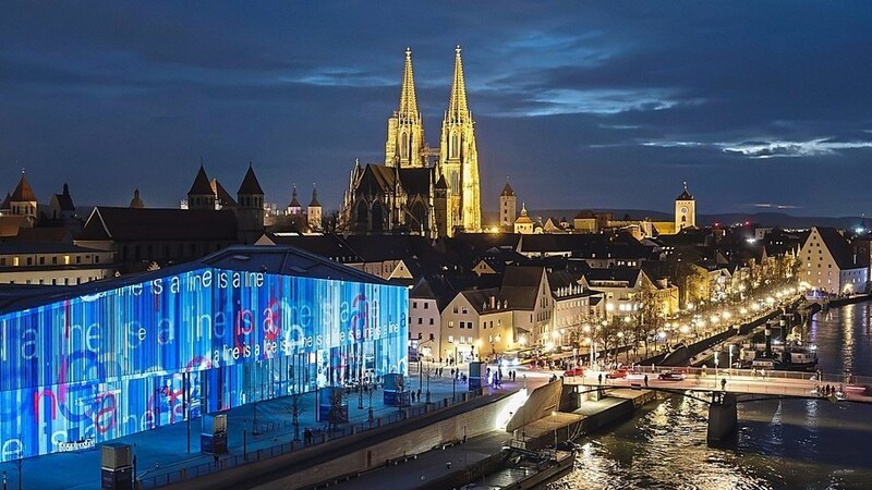 Bis Sonntagabend leuchten die Installationen des Relight-Festivals noch an 13 Orten in der Regensburger Altstadt.