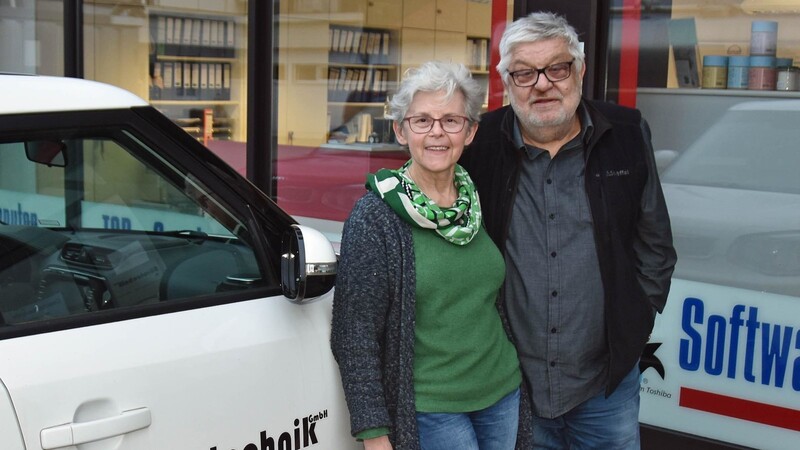 Freuen sich auf den baldigen Ruhestand: Christine und "Fonse" Treitinger schließen ihr Geschäft in der Lehmgasse am 31. März.