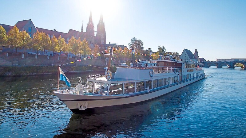 Das "MS Bruckmadl" auf Ausflugstour: Das Schiff ist seit 2015 wieder in Regensburg unterwegs.