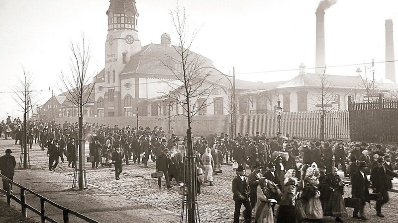 Das Foto zeigt die Auswandererhallen in Hamburg. Rund fünf Millionen Menschen brachen dort zwischen 1850 und 1934 auf, um ihr Glück in der Neuen Welt zu finden. Darunter waren auch viele Landshuter.  J
