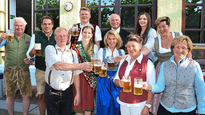 Stadt, Zieglerbräu und Festwirt freuen sich auf vier Tage Hopfenfest, das heute startet. Das Festbier hat seinen Geschmackstest schon einmal bestanden.