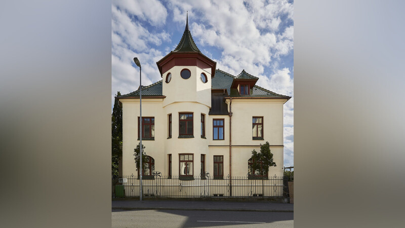 Die Villa Jungmeier wurde 1903 vom Fabrikbesitzer Fritz Jungmeier nach den Plänen des Straubinger Architekten Franz Dendl errichtet.