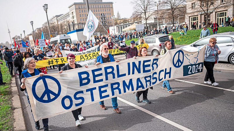Berlin war Schwerpunkt der Ostermärsche im ganzen Land. Die Friedensbewegung fordert ein Ende von Waffenlieferungen.