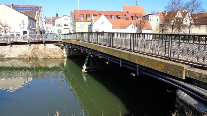 Das Staatliche Bauamt baut die Brücke über die Abens in Abensberg neu.