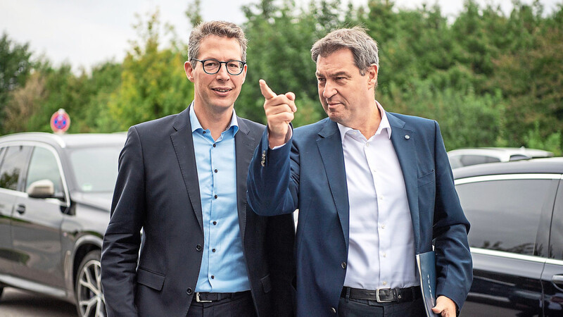 CSU-Chef Markus Söder (r.) und Generalsekretär Markus Blume bremsen schwarz-grüne Spekulationen.
