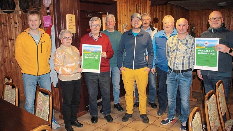 Mitglieder der NaturFreunde und des Fördervereins der Bergwacht-Bereitschaft Furth im Wald haben die ersten Vorbereitungen für den 56. Grenzland-Wandertag am 1. Mai getroffen.