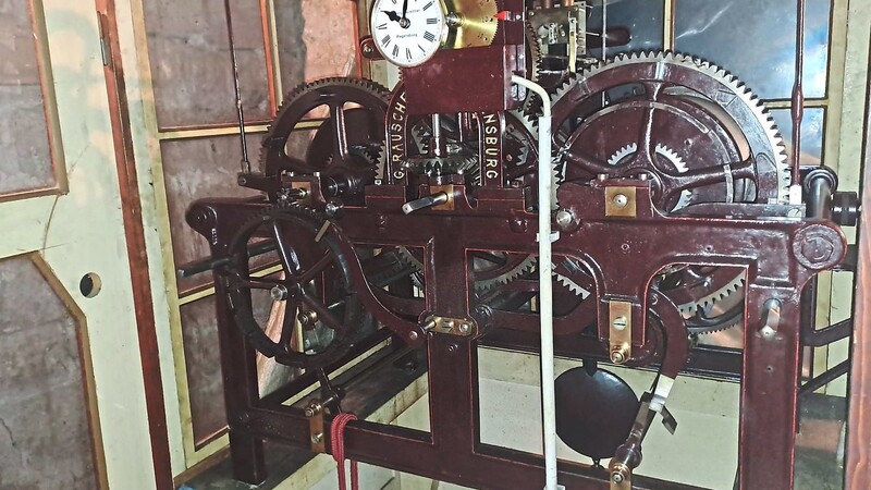 Das Uhrwerk der Firma Rauscher wurde im Jahr 1952 eingebaut.