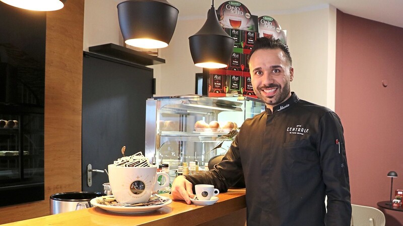 Alessio Dileo hat kürzlich in der Oberen Altstadt die "Bar Centrale" eröffnet - neben Espresso gibt es unter anderem Cornetti mit verschiedenen Füllungen als Geheimtipp zu genießen.