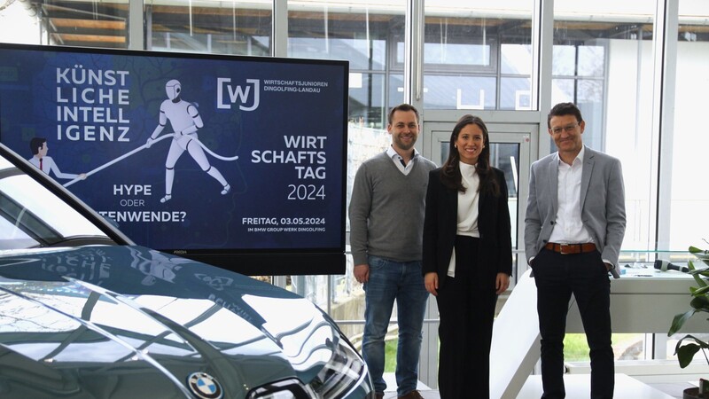 Felix Wälischmiller (Zweiter Vorsitzender der Wirtschaftsjunioren), Stefanie Vögl (Erste Vorsitzende der Wirtschaftsjunioren) und Julian Friedrich, Leiter Kommunikation BMW Group Werke Dingolfing und Landshut.