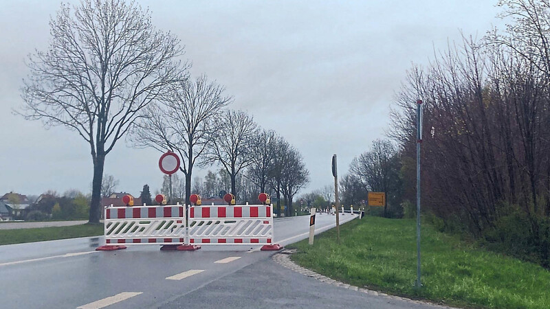 In Fahrtrichtung Essenbach ist die alte B15 bei Altheim gesperrt.