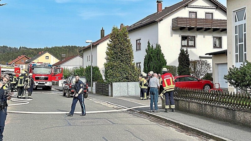 Durch das schnelle Eingreifen der Feuerwehren konnte am Sonntagnachmittag am Arnschwanger Hopfengarten Schlimmeres verhindert werden.