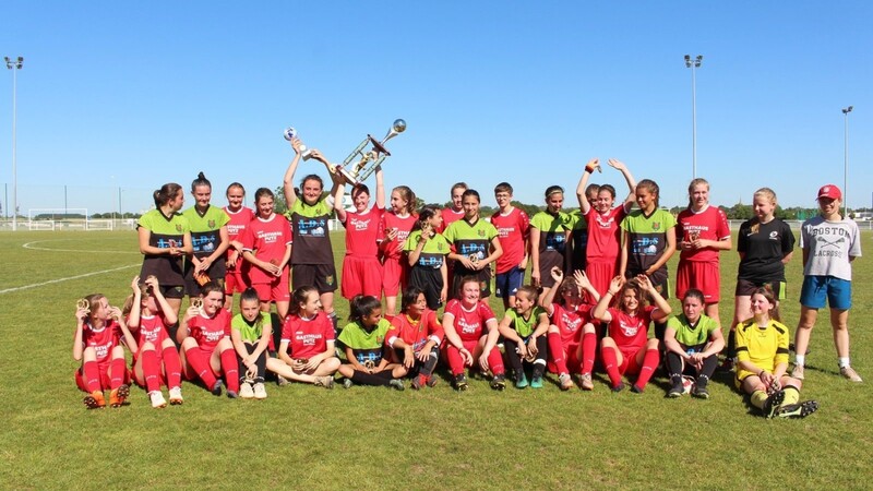 Die Mannschaften aus Vilslern und Aigrefeuille spielten im Rahmen des Partnerschaftsbesuchs gegeneinander.