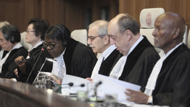 Richter Nawaf Salam (3.v.r) spricht zu Beginn einer zweitägigen Anhörung vor dem Internationalen Gerichtshof. Nicaragua hat Deutschland vor dem höchsten UN-Gericht der Beihilfe zum Völkermord im Gazastreifen beschuldigt.