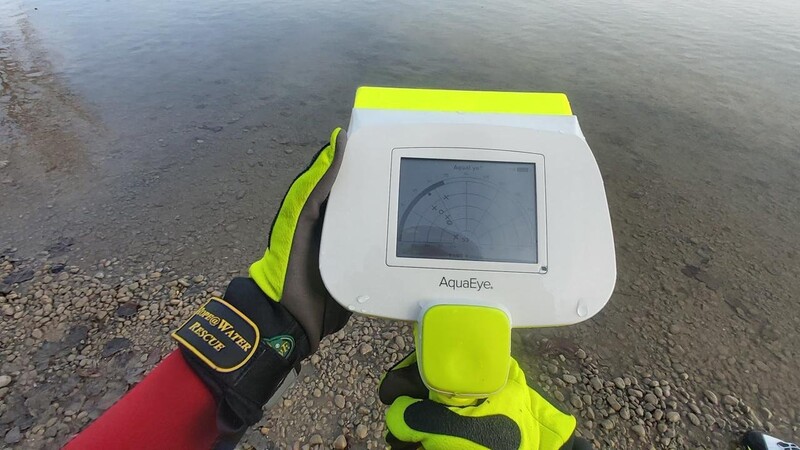 Das "AquaEye" ist ein Sonargerät und erleichtert die Suche nach Vermissten. Es kam am Mossandlweiher erstmals unter realen Bedingungen zum Einsatz.