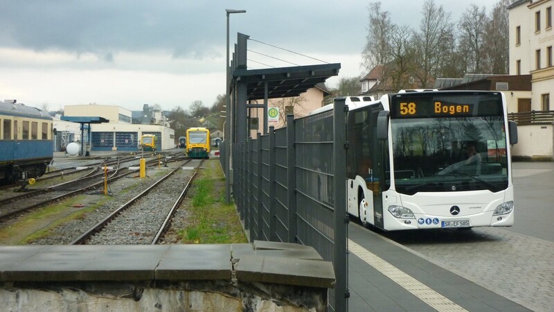 Die Buslinie 58 in Viechtach: Ja, sie könnte noch viel besser angenommen werden. Aber sie besteht auch erst seit drei Monaten. Und nein, die Zahlen sind nicht so schlecht wie manche Menschen glauben.