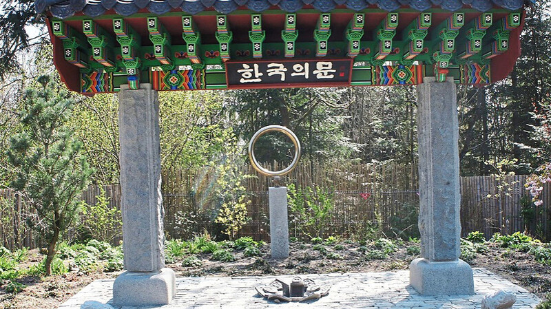 Wiesent statt Südkorea: Das Original des Tores ist am Eingang zum buddhistischen Tempel "des wahren Lichts und der wahren Weisheit" in Mokpo.