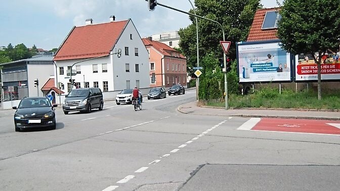 Der Fußweg entlang der Veldener Straße wurde als gefährlich bezeichnet.