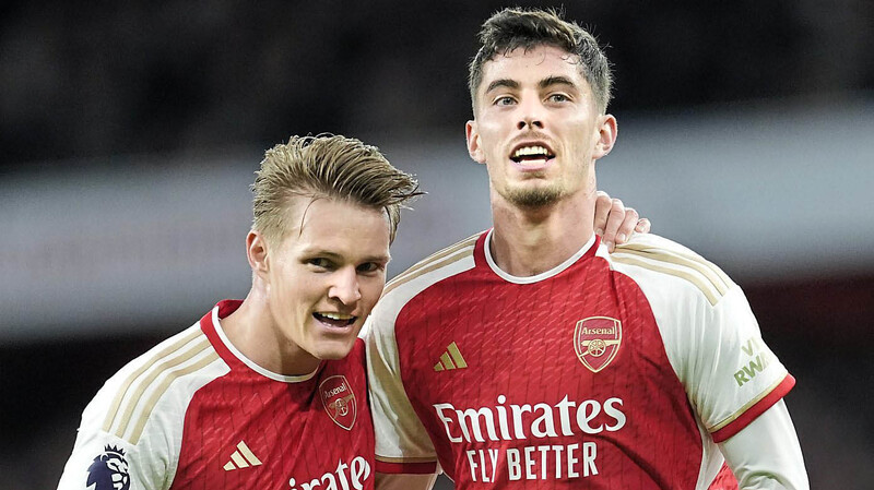 Kapitän Martin Ødegaard (l.) und Kai Havertz sind derzeit zwei Erfolgsgaranten des FC Arsenal.